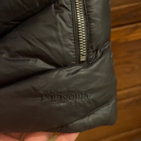 Patagonia Women’s Down Puffer Vest Jacket Black Diagonal Full Zip Size Medium - Picture 4 of 11